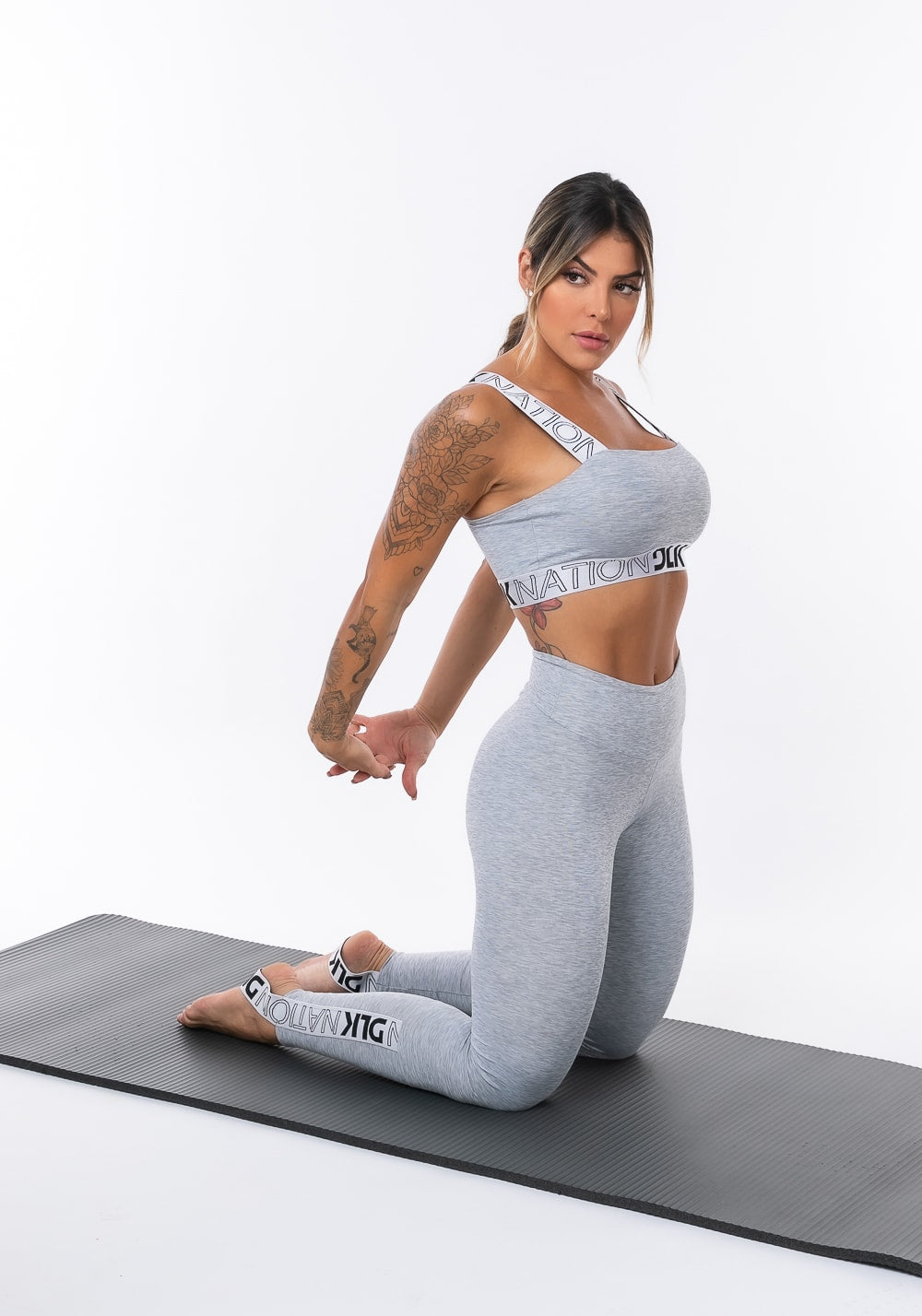 Calça legging nation com elástico no pezinho cinza