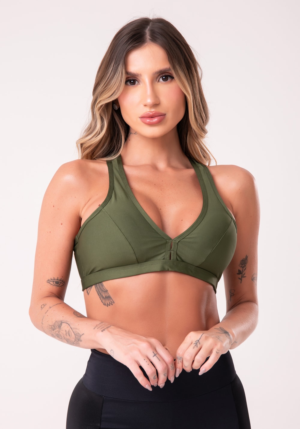 Top equilibrium verde militar com bojo modelo nadador