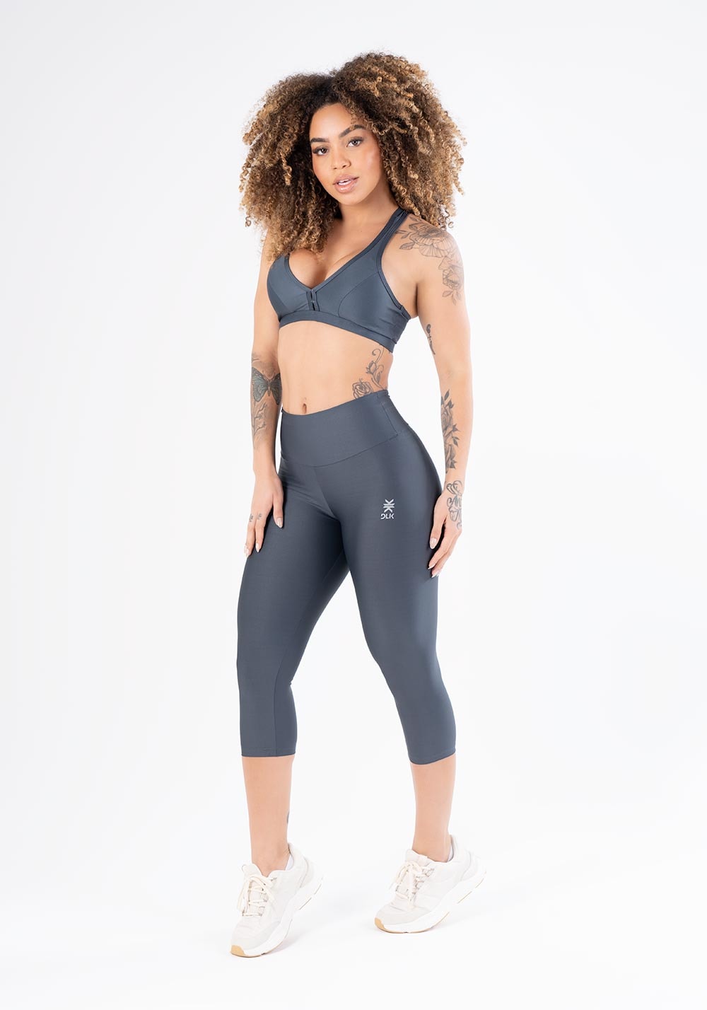 Calça corsário equilibrium cinza com cós largo