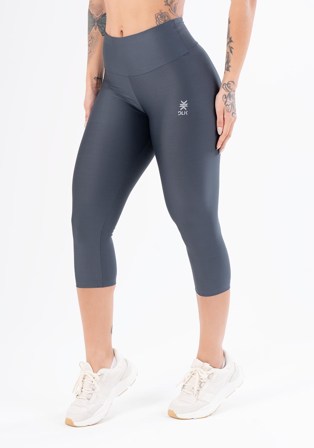 Calça corsário equilibrium cinza com cós largo
