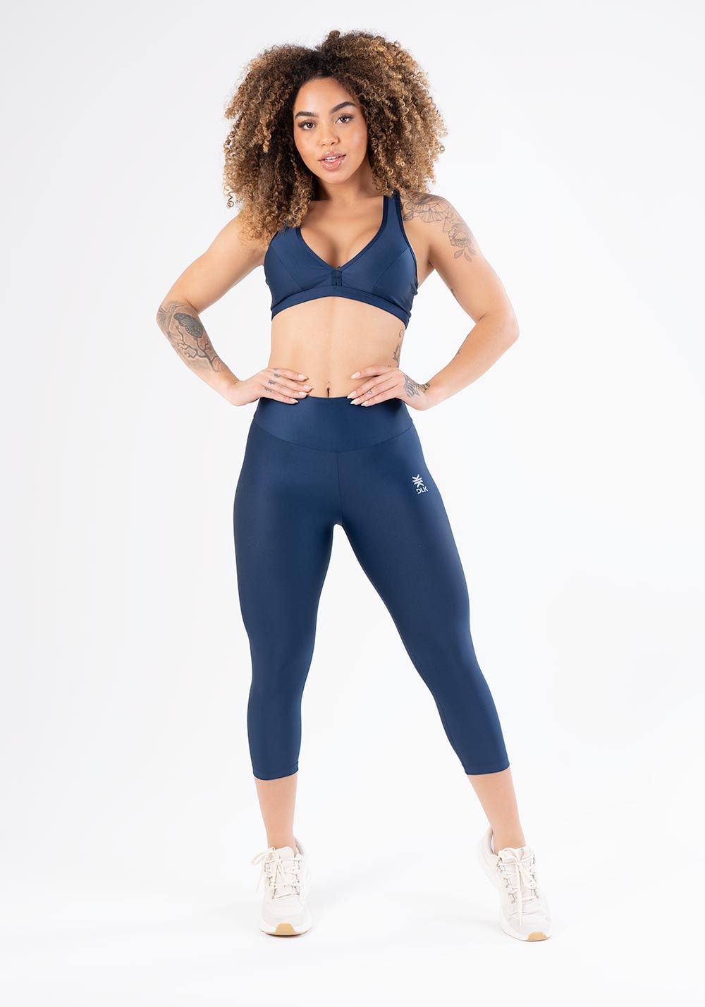 Calça corsário equilibrium azul marinho com cós largo