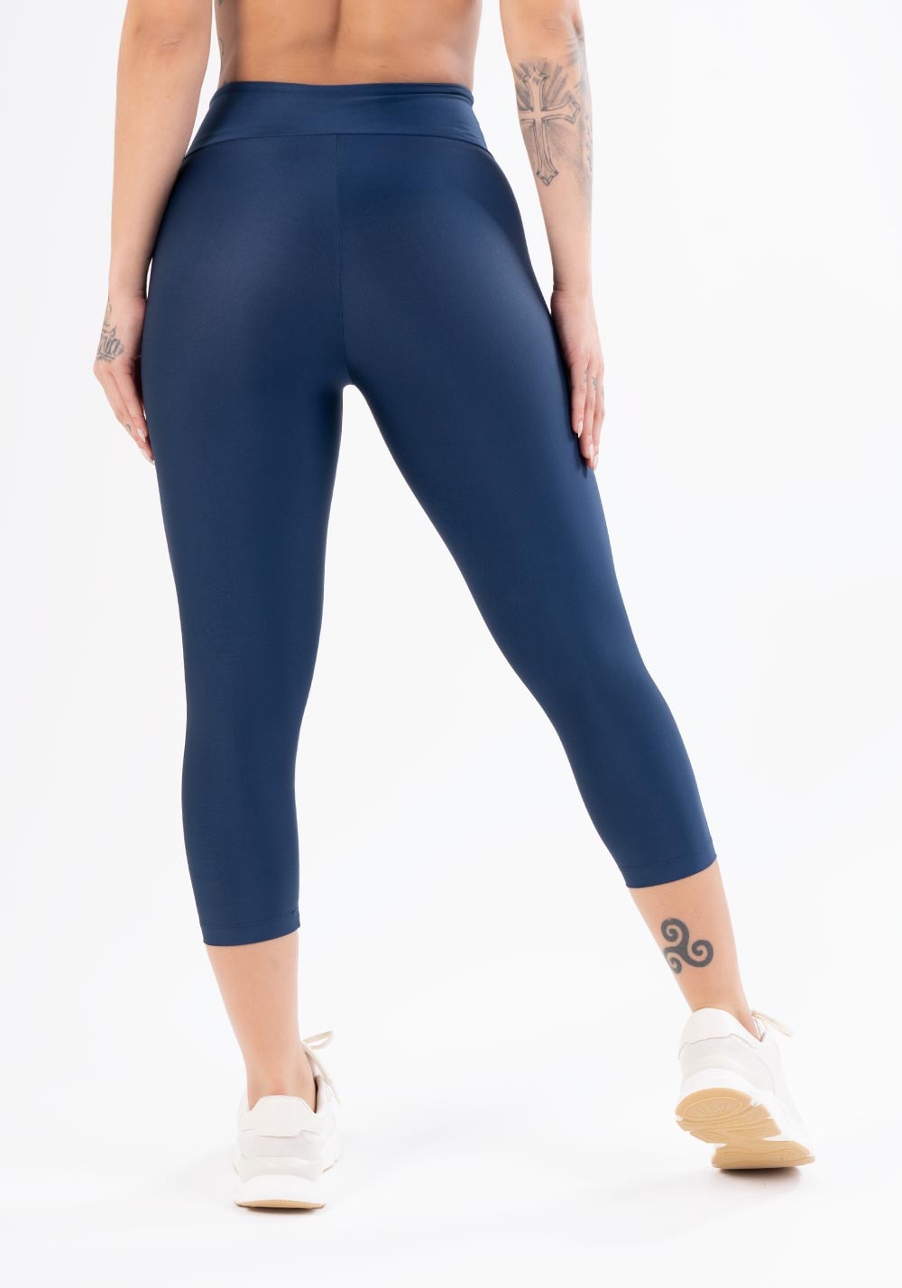 Calça corsário equilibrium azul marinho com cós largo