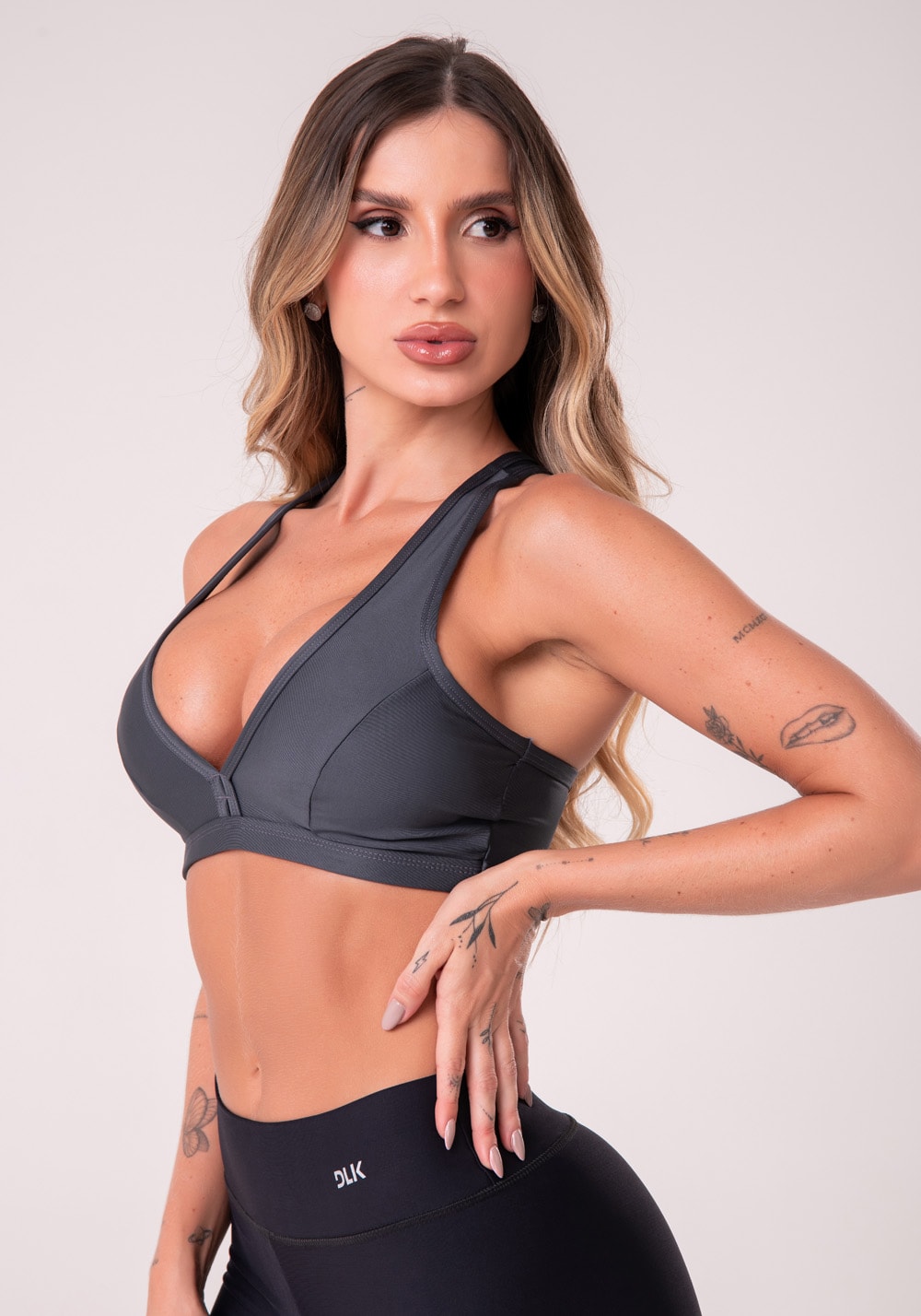 Top equilibrium cinza com bojo modelo nadador