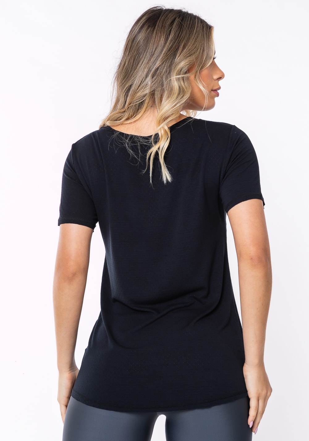 Blusa equilibrium preta com gola fechada