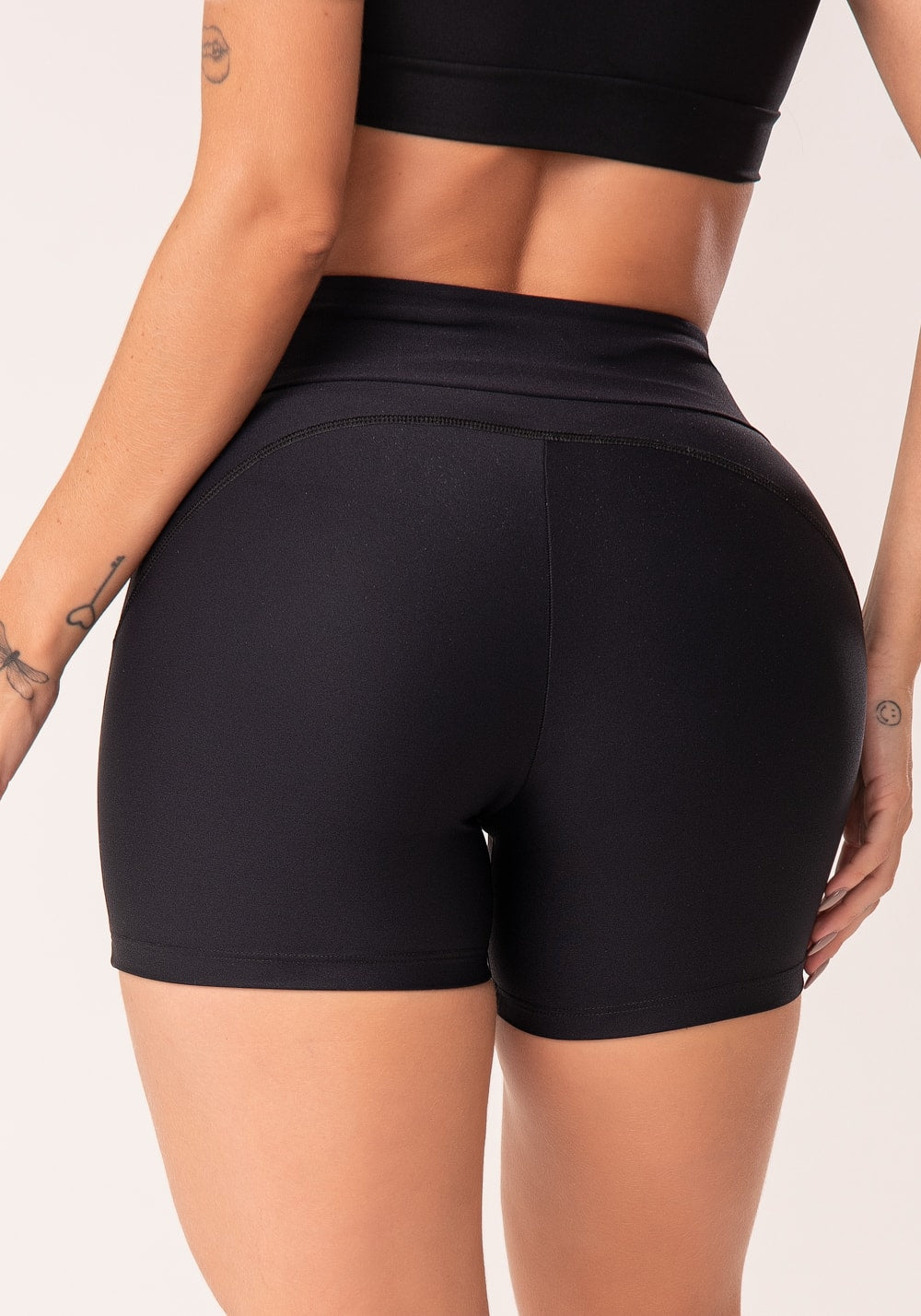 Short fitness preto com cadarço básico