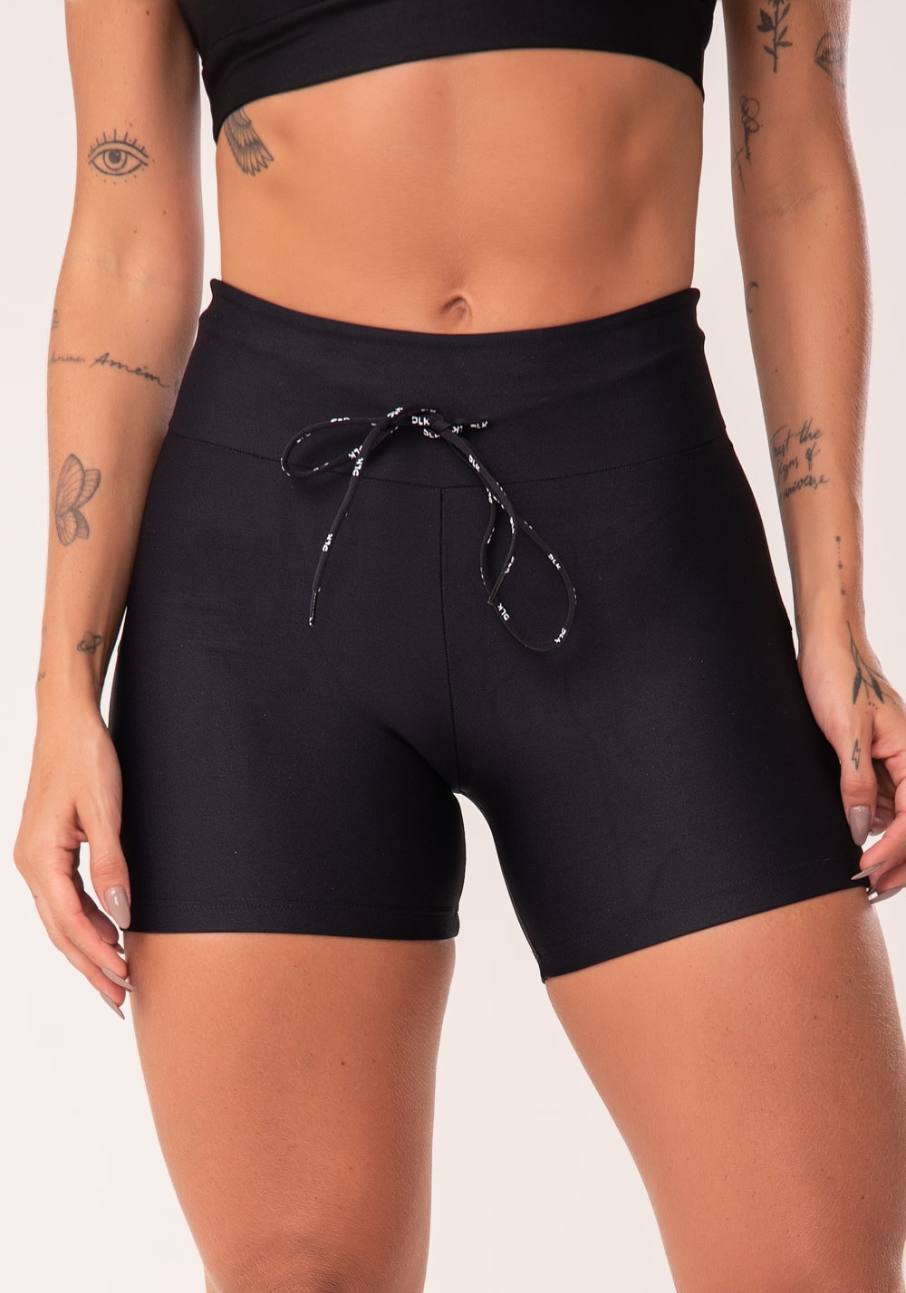 Short fitness preto com cadarço básico