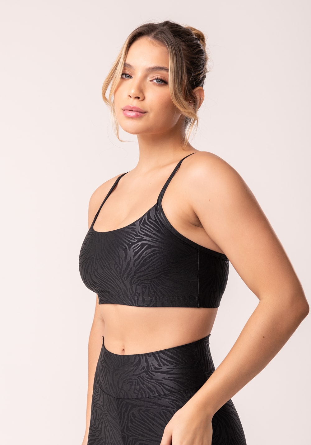 Top com bojo shine preto texturizado