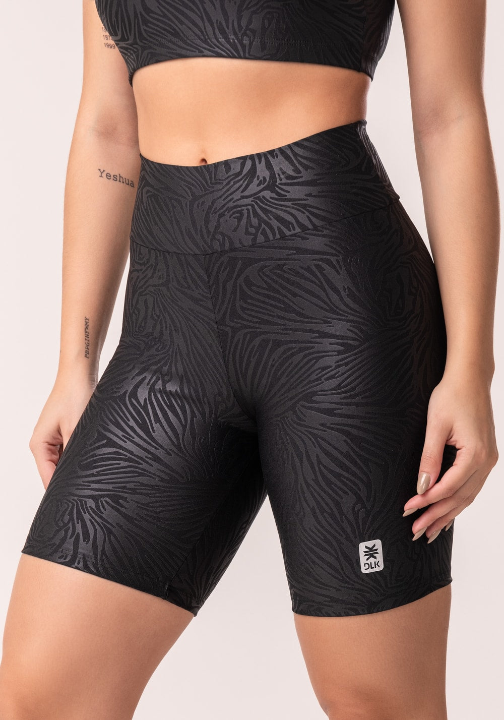 Bermuda shine preto texturizada