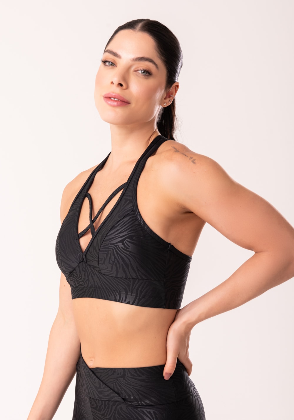 Top com bojo shine preto texturizado nadador