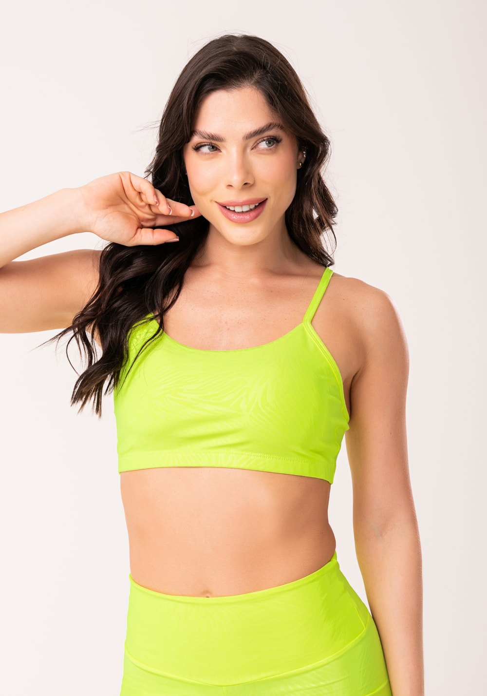 Top com bojo shine amarelo texturizado
