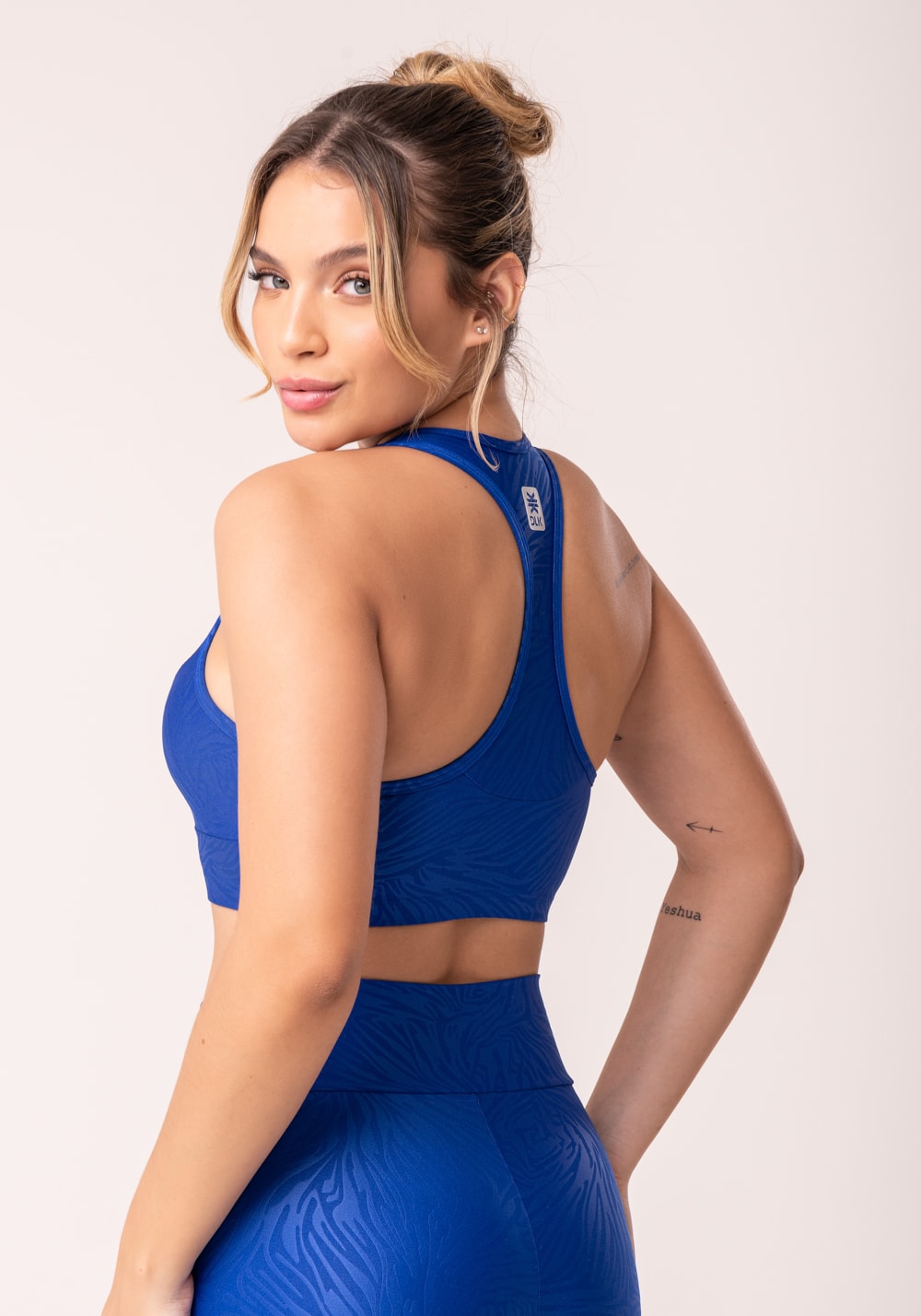 Top com bojo shine azul texturizado nadador