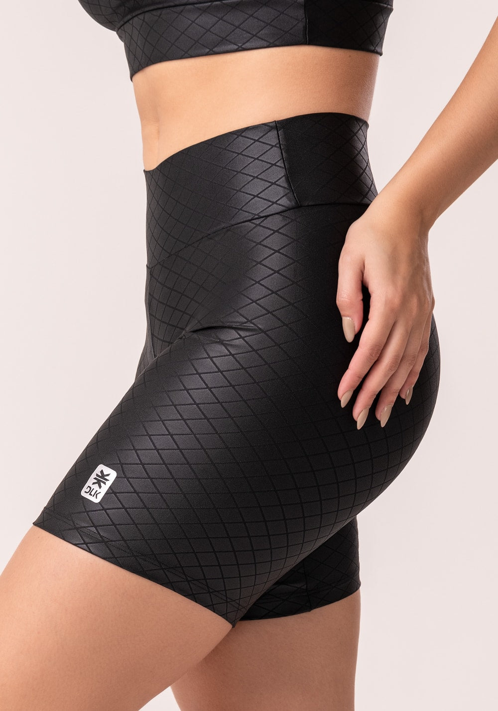 Bermuda shine preto textura quadriculada
