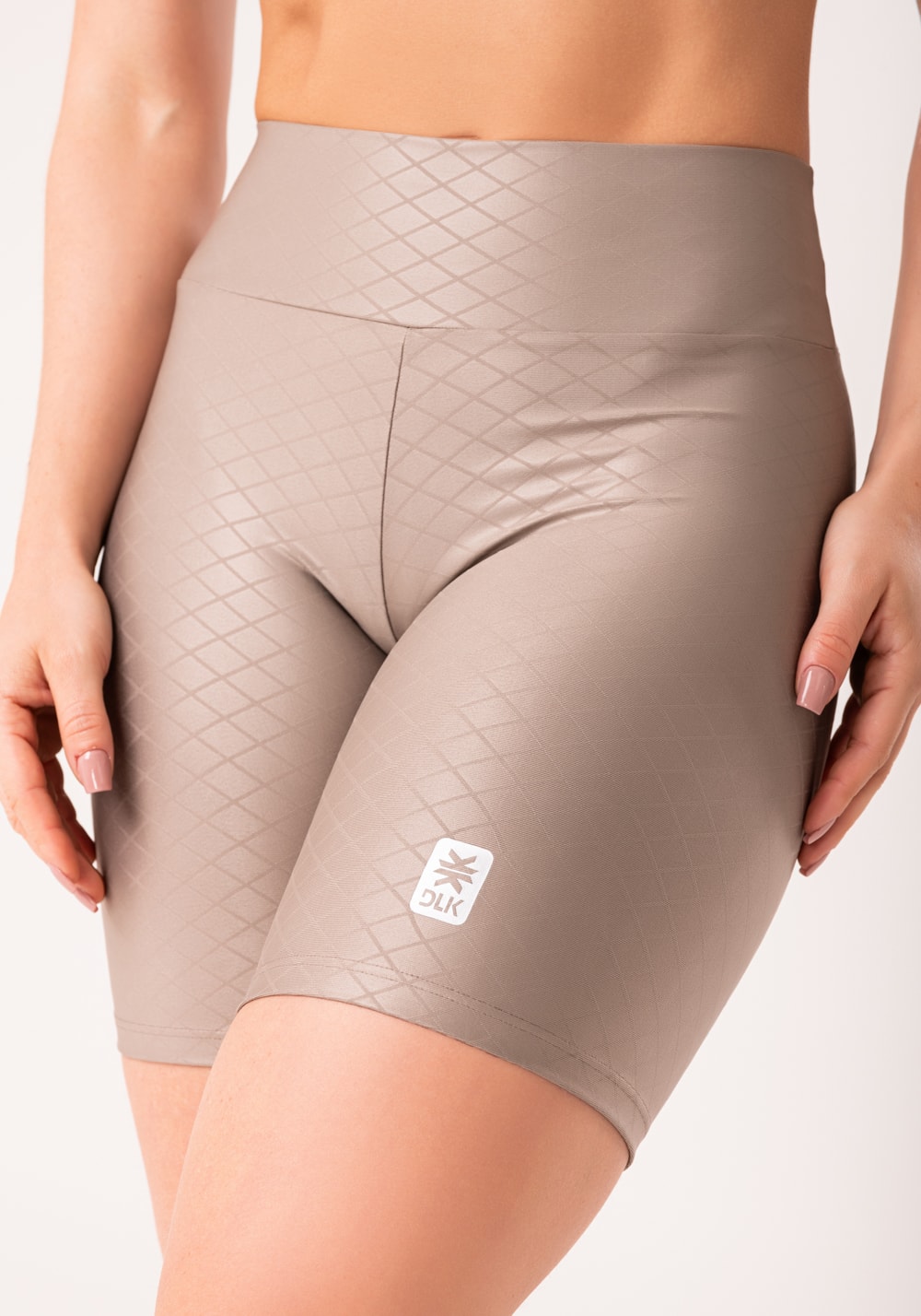 Bermuda shine nude textura quadriculada