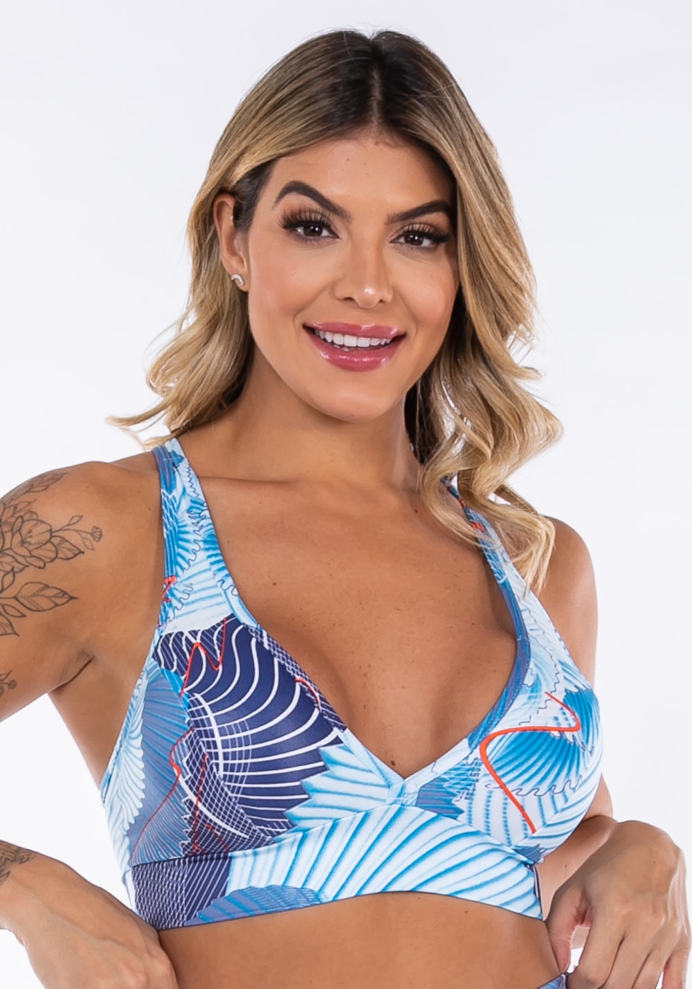 Top com bojo evolution em cirrê estampado com alças cruzadas