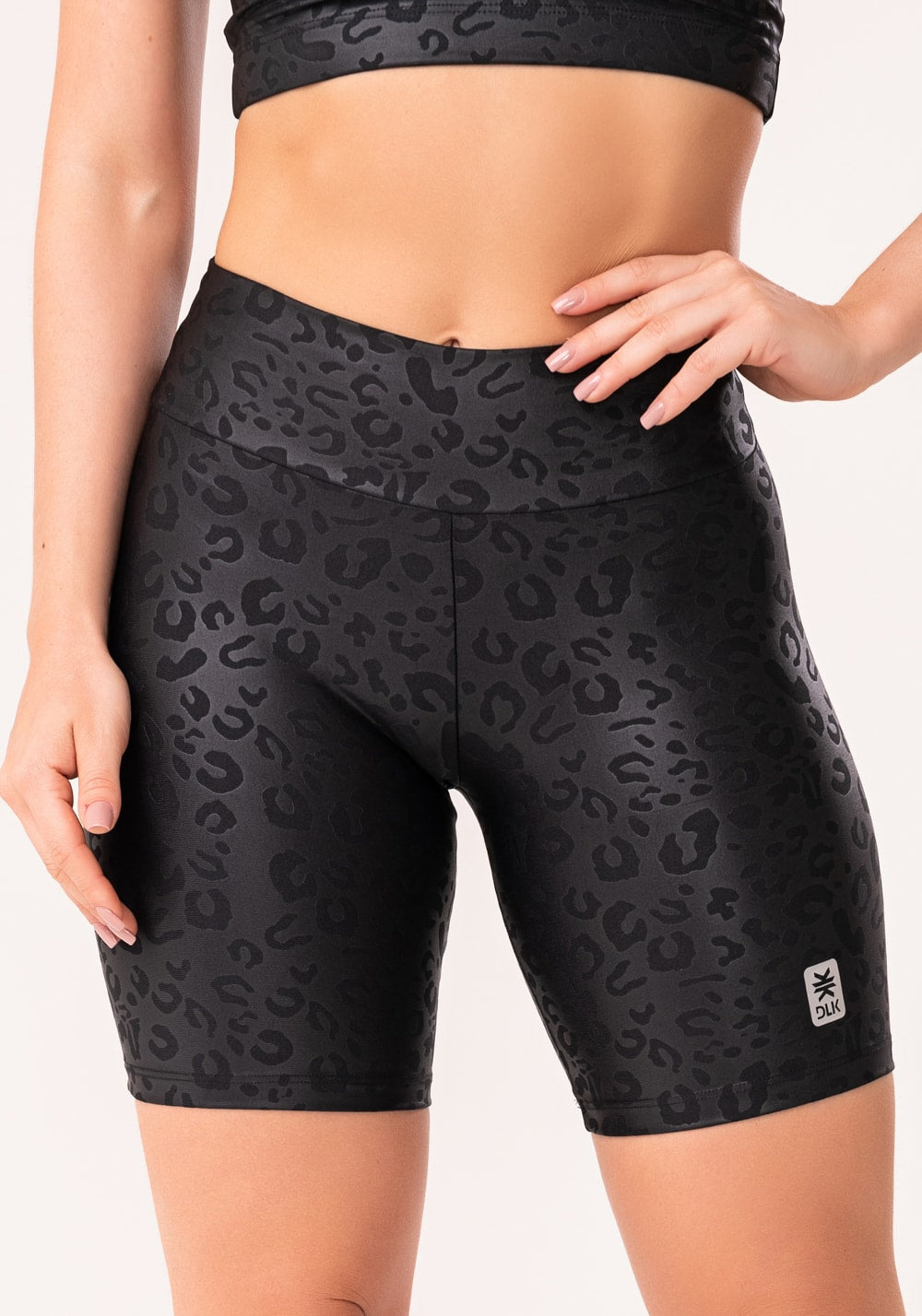 Bermuda shine preto texturizada onça