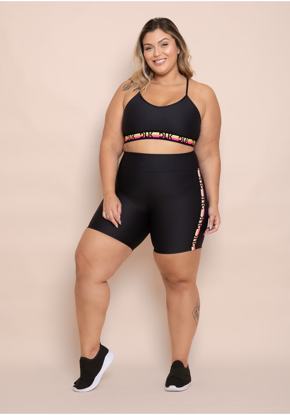 Bermuda fitness feminina preta elástico lateral colorido action