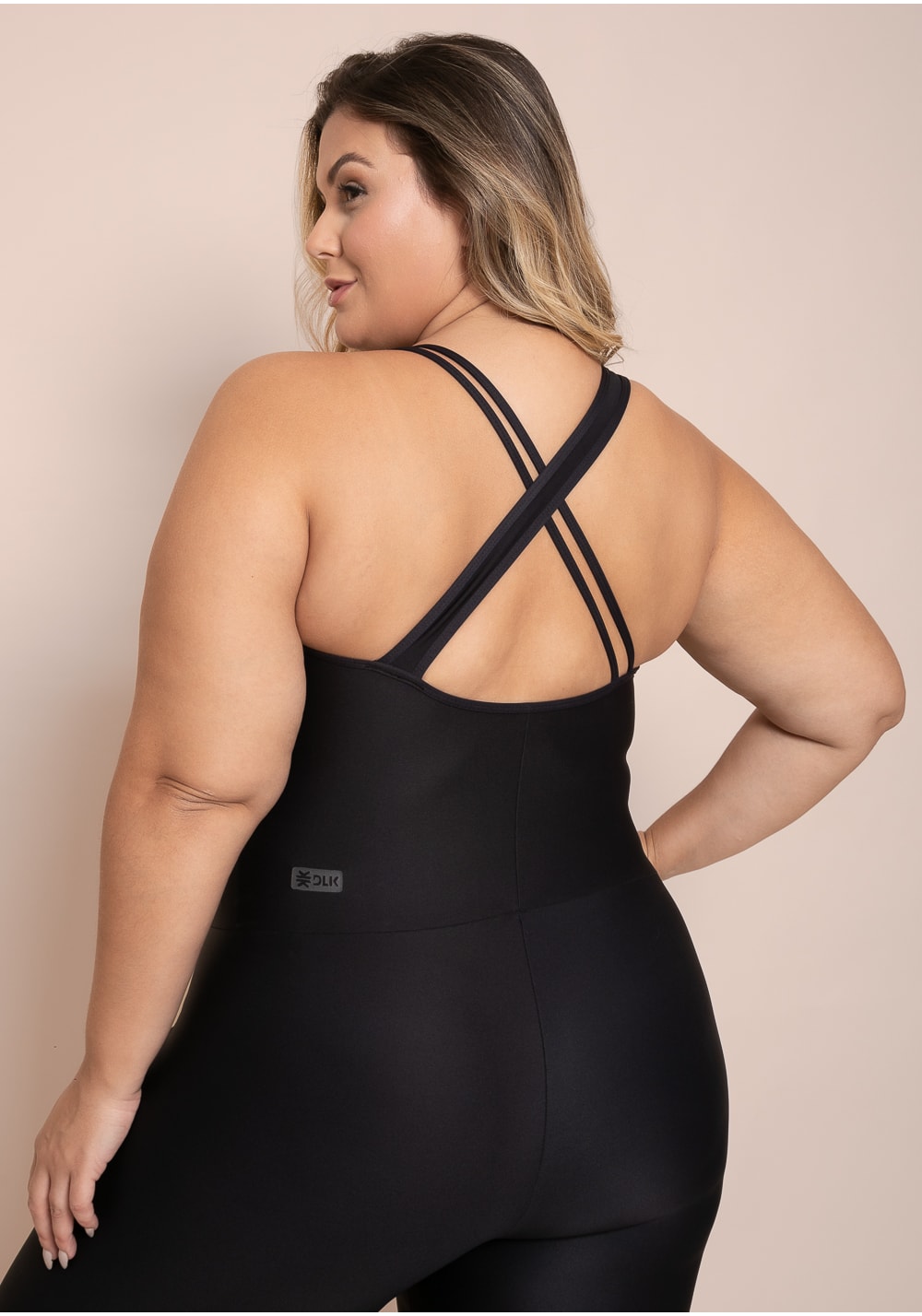 Macacão fitness feminino preto com bojo e alça dupla action