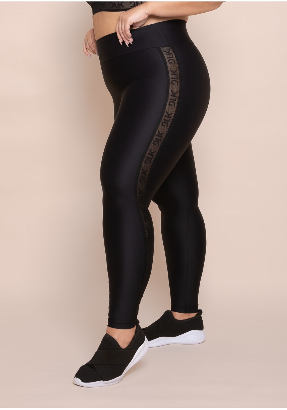 Legging fitness feminina preta elástico vazado lateral action