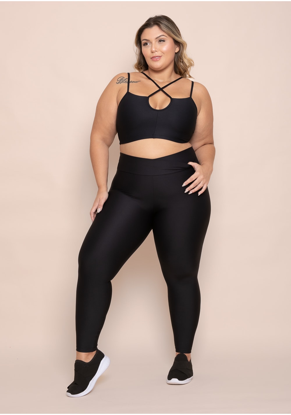 Legging fitness feminina preta com cós transpassado action