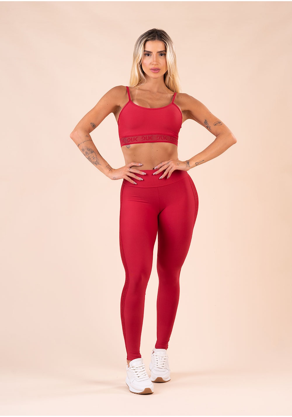 Top fitness feminino vermelho com bojo elástico vazado action