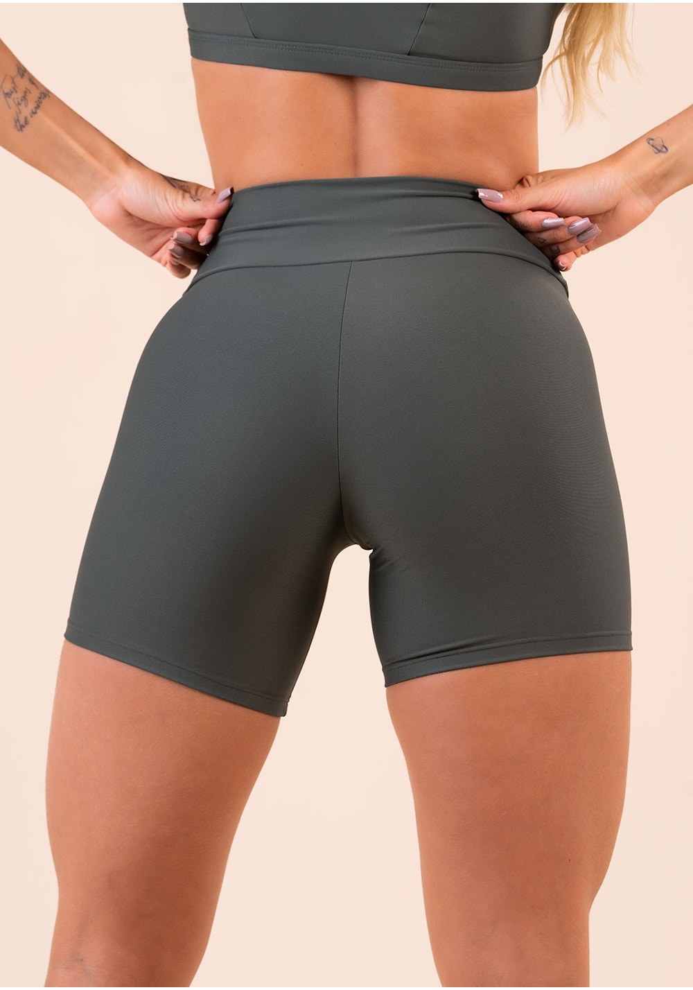 Short fitness feminino chumbo action