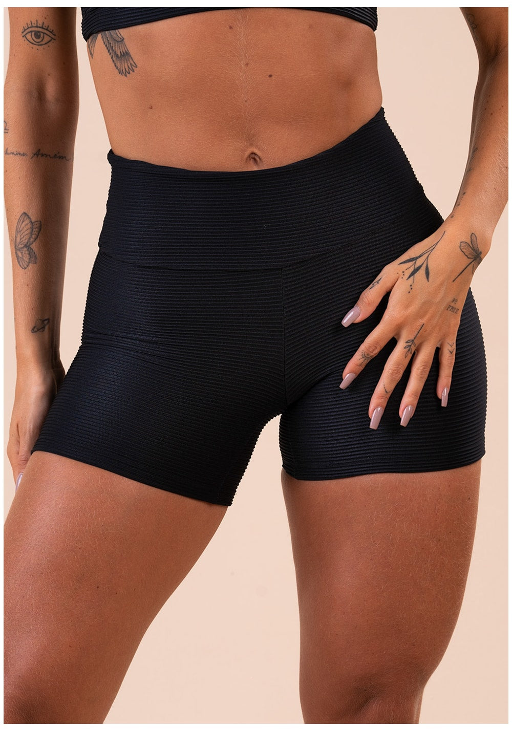 Short fitness feminino preto canelado action