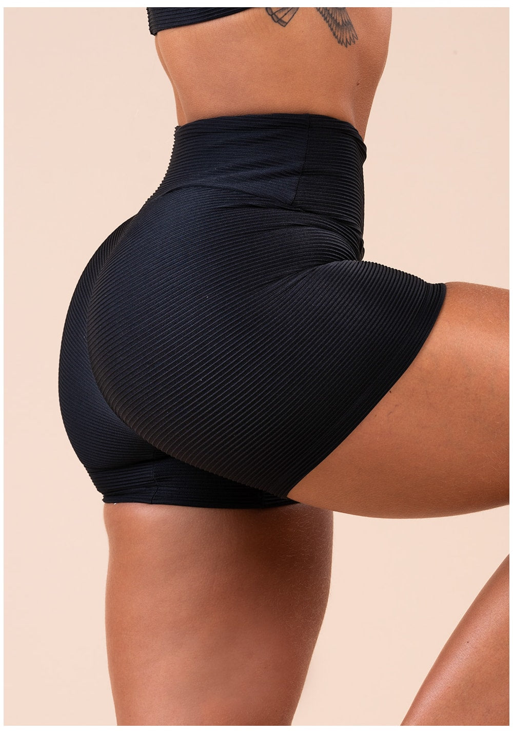 Short fitness feminino preto canelado action