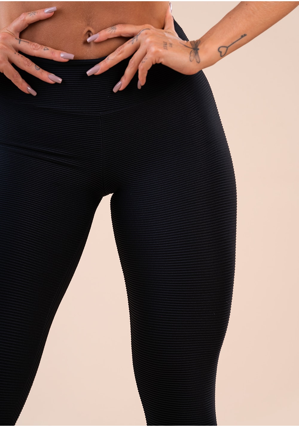 Calça corsário fitness feminina preta canelada action