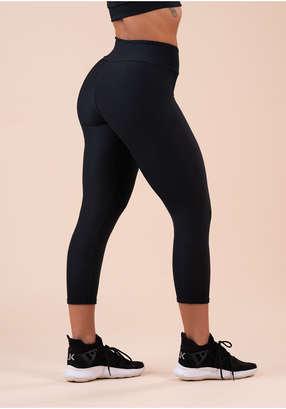 Calça corsário fitness feminina preta canelada action