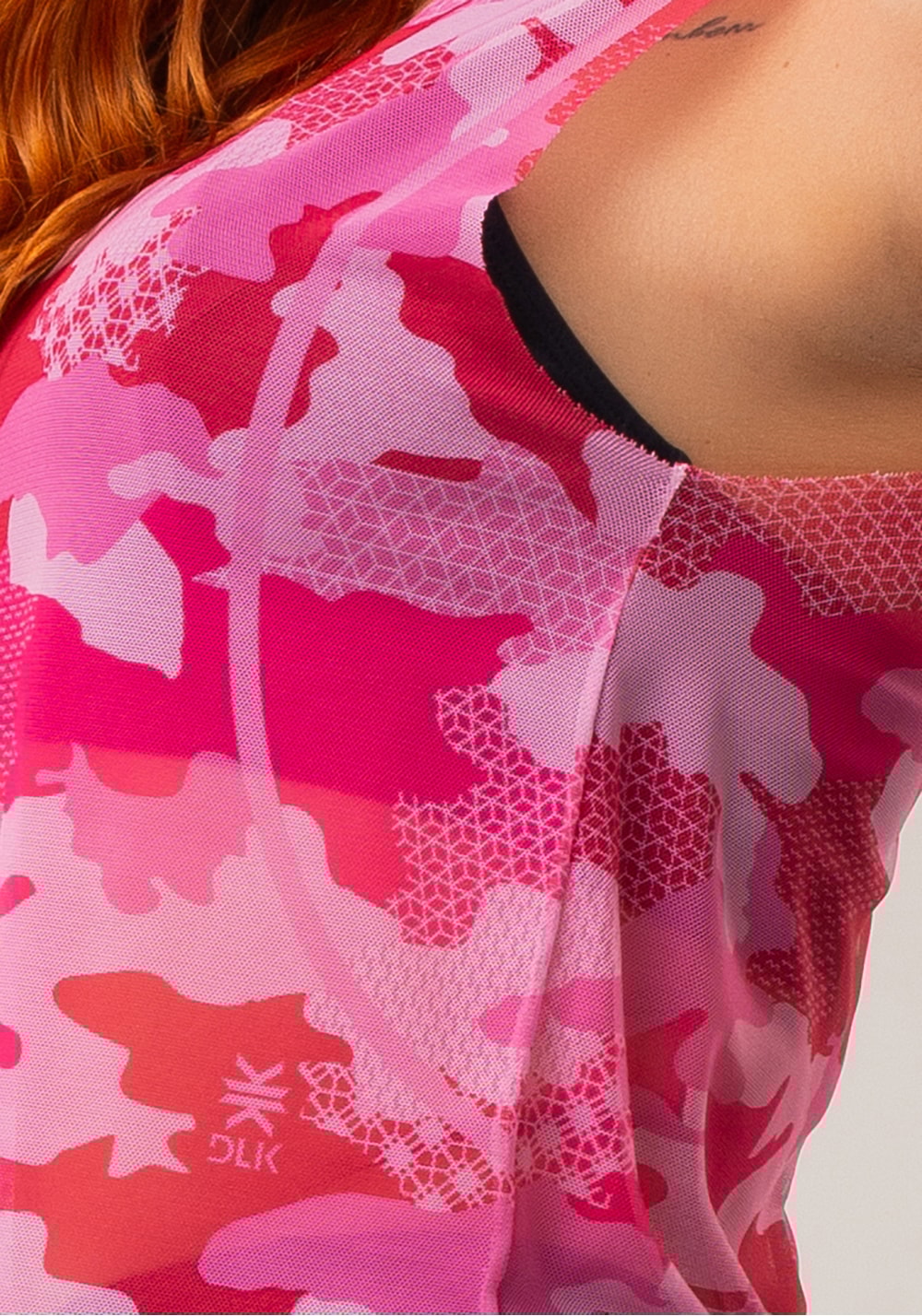 Cropped feminino em tule new printed estampado camuflado rosa