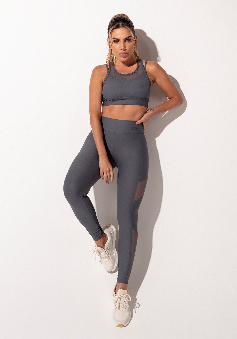 Legging fitness feminina grafite com recortes em tule intense