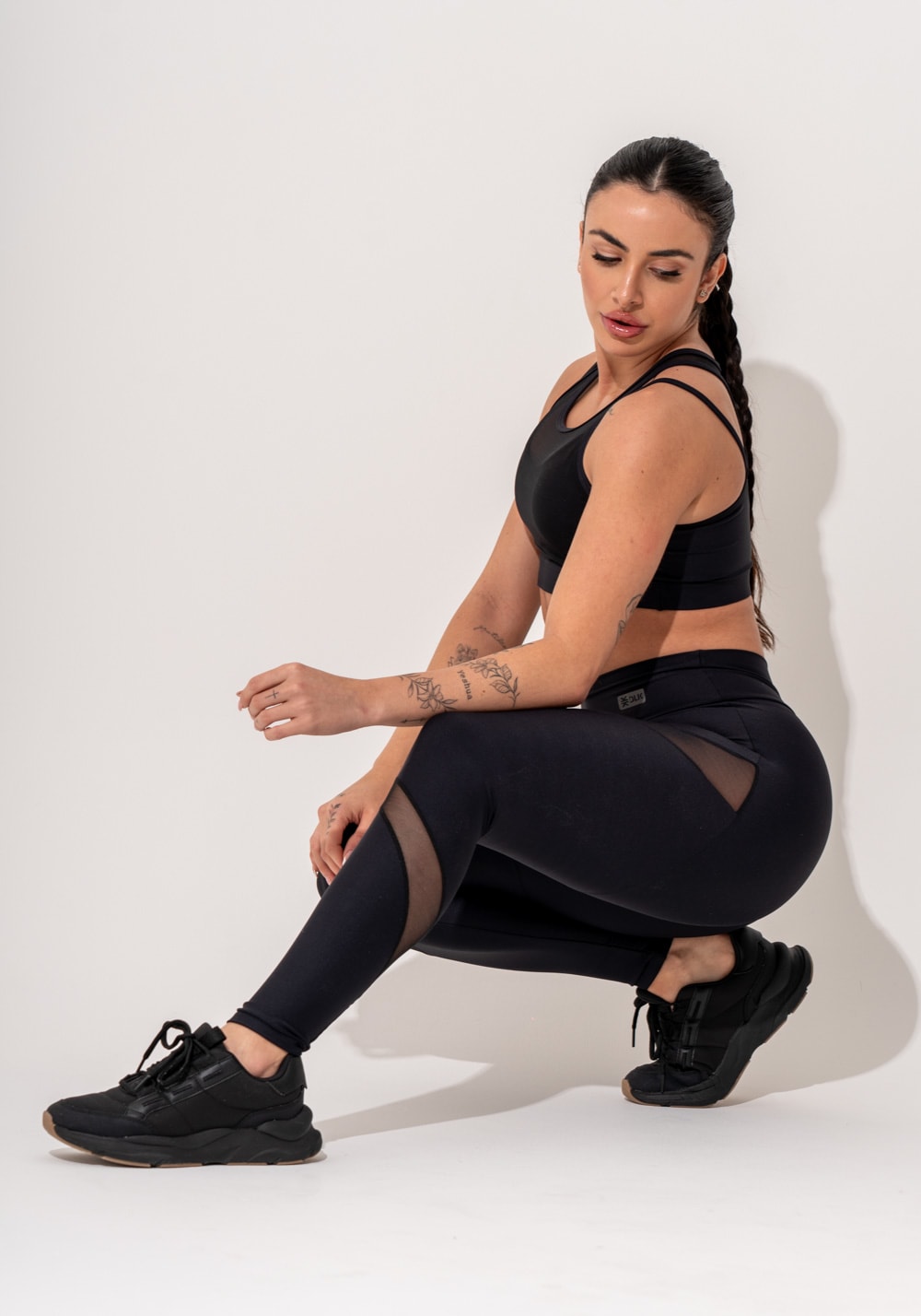 Legging fitness feminina preto com recortes em tule intense