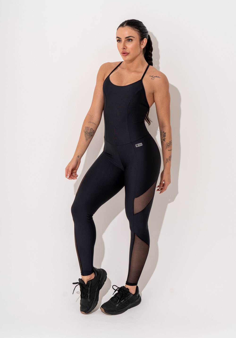 Macacão fitness feminino preto de alcinha com recortes em tule intense