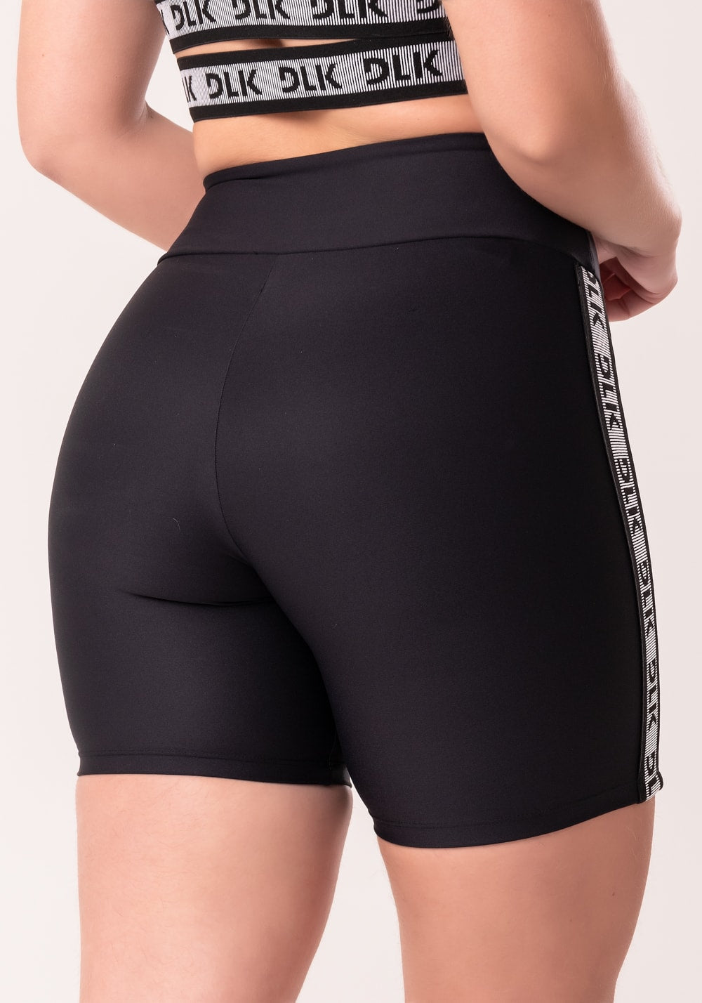 Bermuda fitness feminina preto com elástico lateral canelado intense