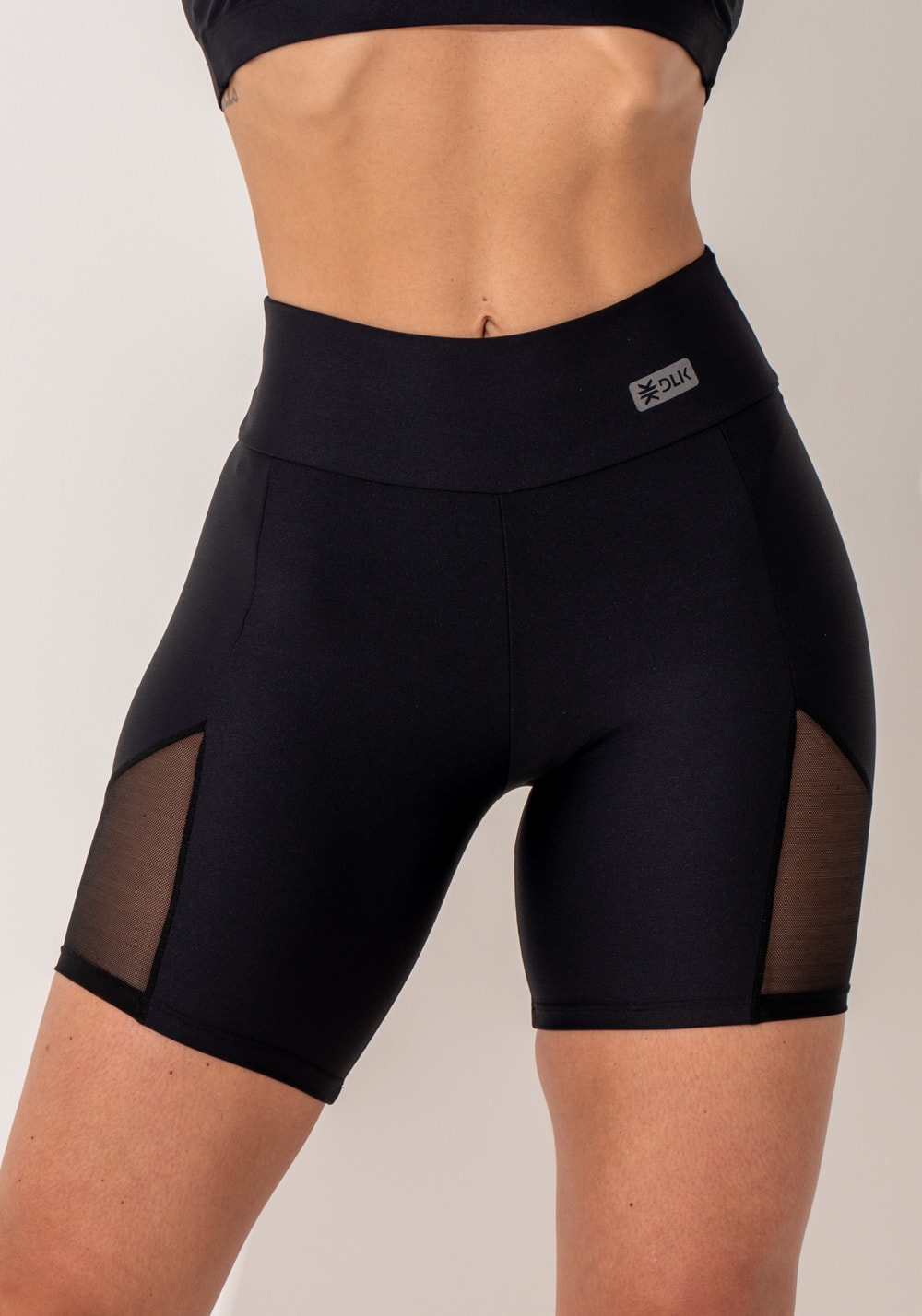 Bermuda fitness feminina preto com recorte em tule intense