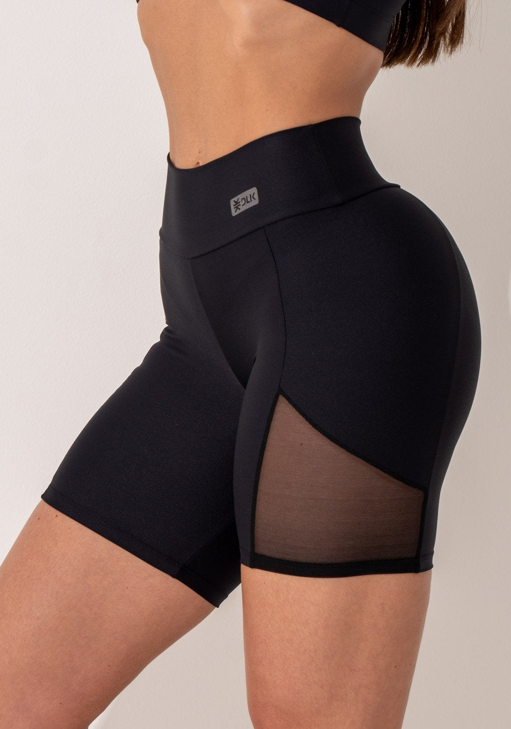Bermuda fitness feminina preto com recorte em tule intense