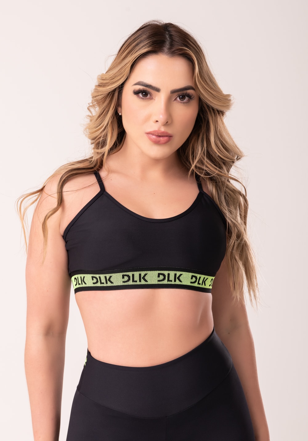 Top fitness feminino preto com bojo e elástico canelado neon intense