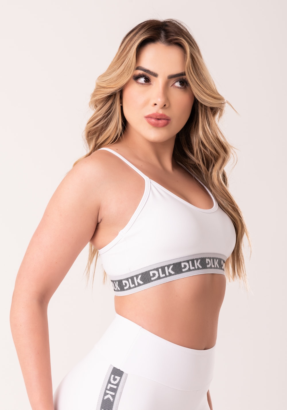Top fitness feminino branco com bojo e elástico canelado intense