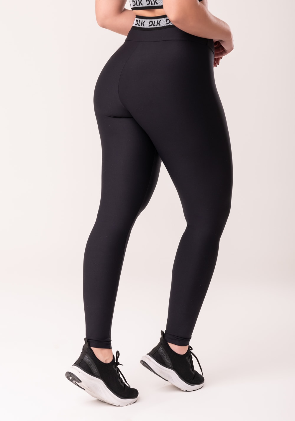 Legging fitness feminina preto com elástico canelado nas costas intense