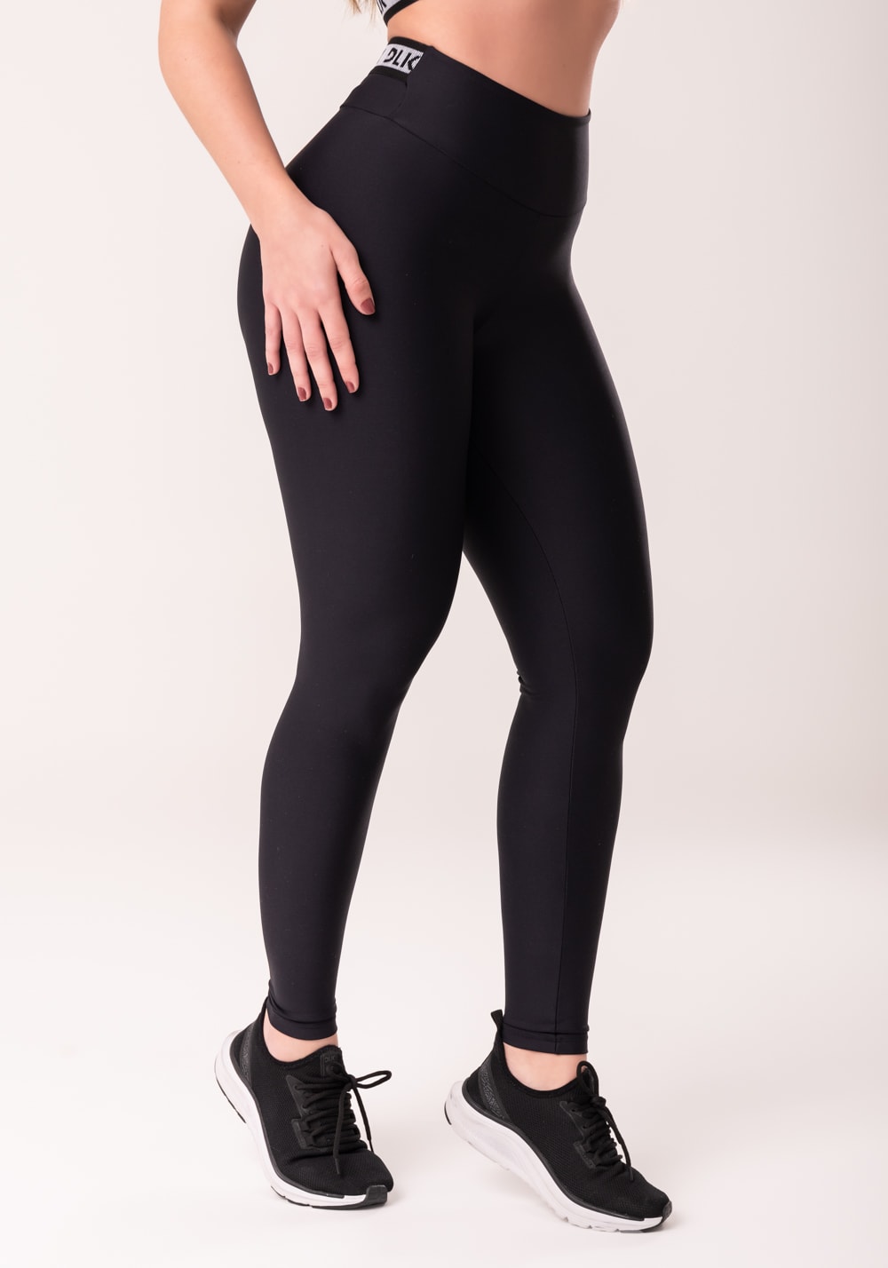 Legging fitness feminina preto com elástico canelado nas costas intense