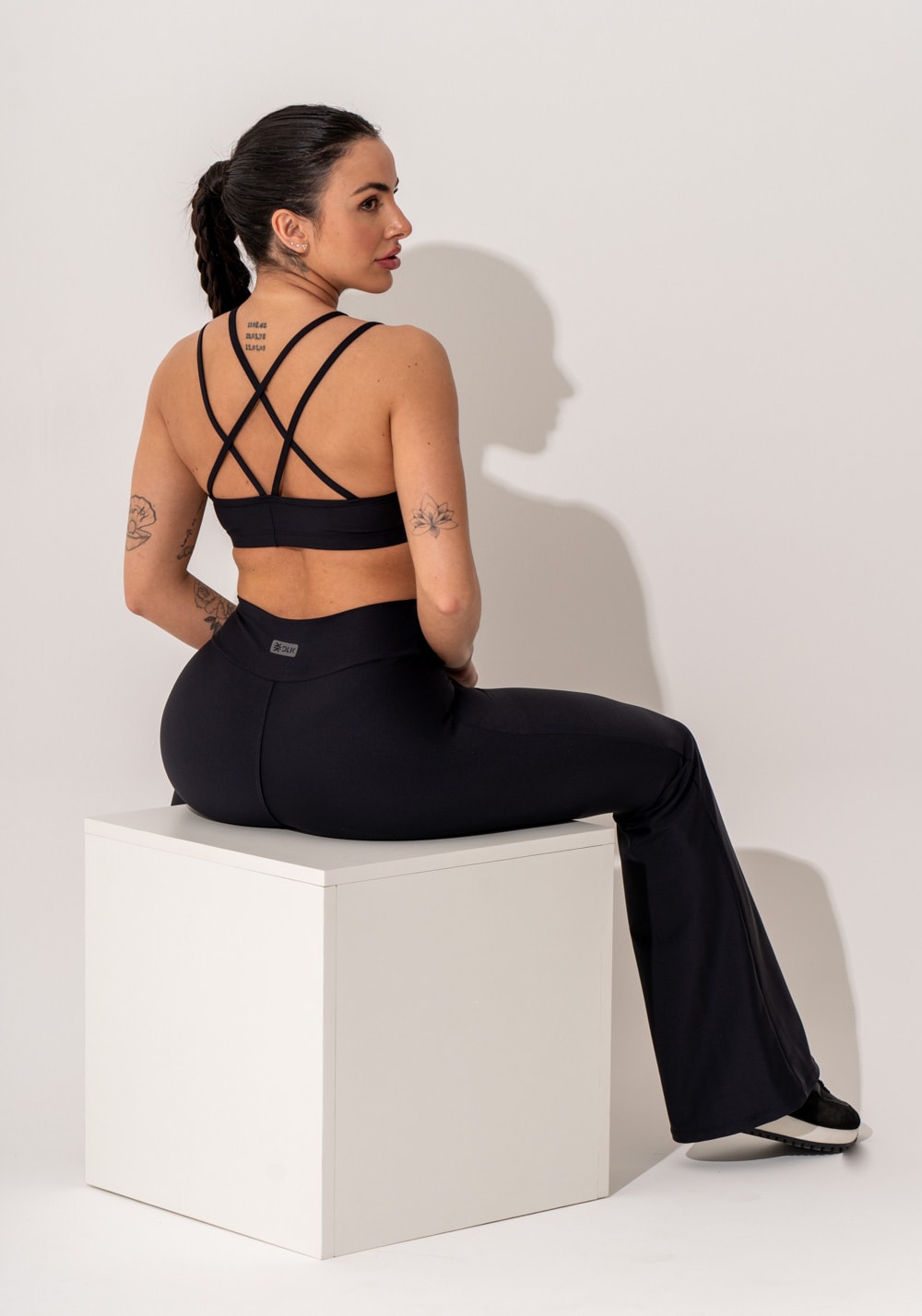 Top fitness feminino preto com alças duplas intense