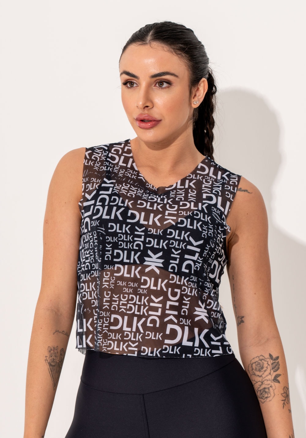 Cropped fitness feminino preto estampado frases intense