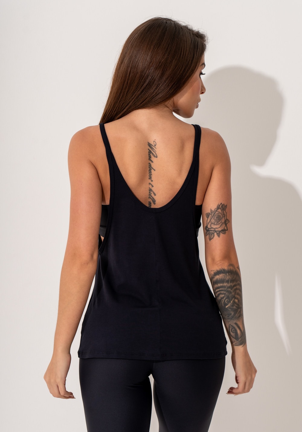 Camiseta fitness feminina viscolycra preto maxxi cava com silk intense