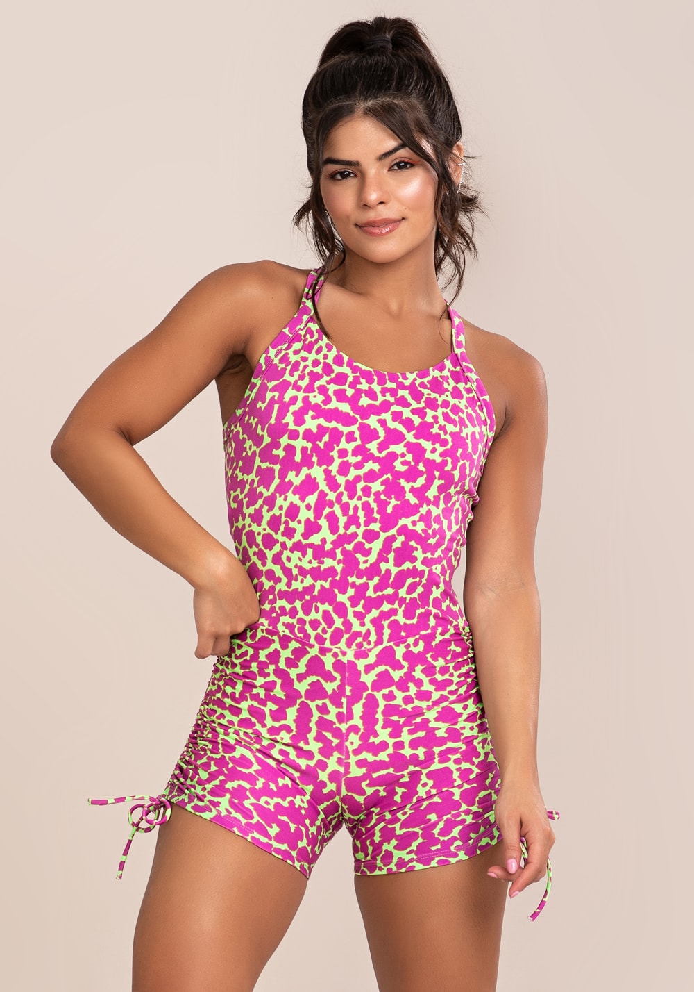 Macacão curto fitness feminino euphoria com franzido e amarração estampa spot green