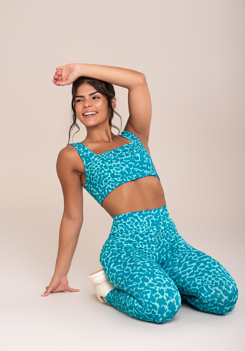 Top fitness feminino euphoria com decote reto estampa spot blue