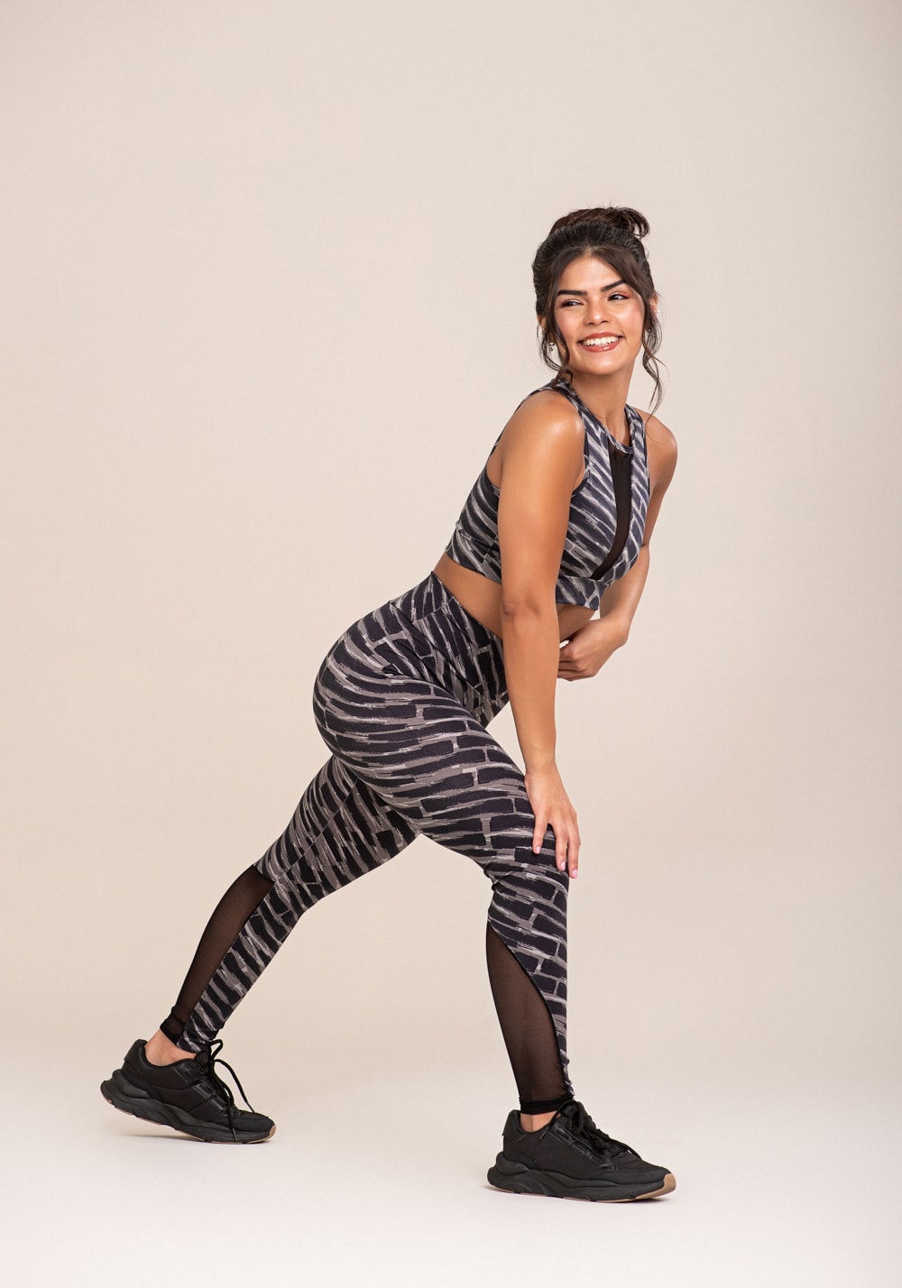Legging fitness feminina euphoria com recortes em tule estampa brush black