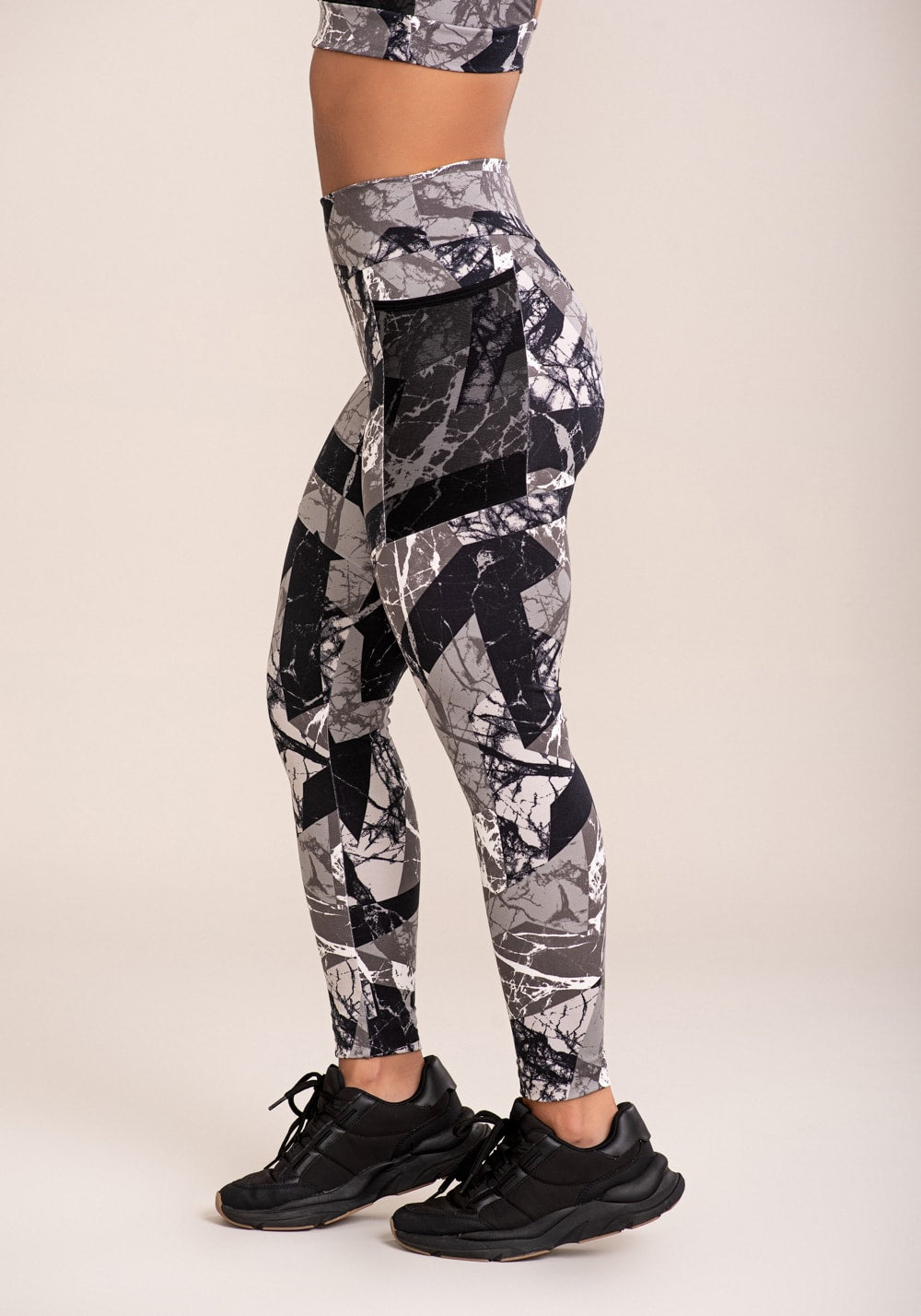 Legging fitness feminina euphoria com bolso de tule estampa abstract marble