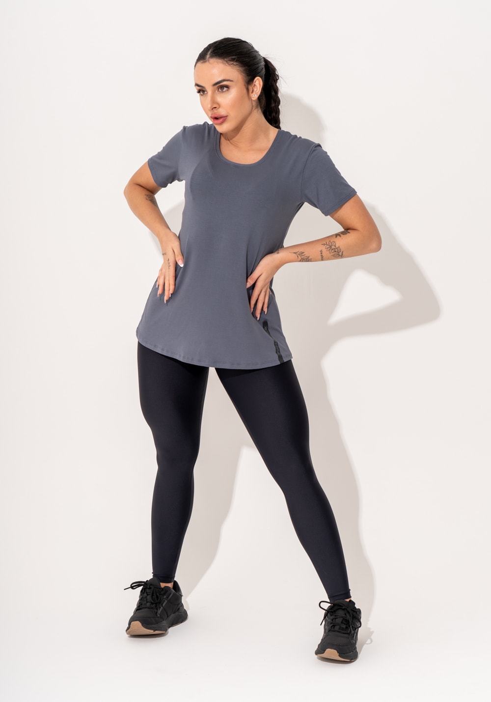 Blusa fitness feminina cinza chumbo viscolycra com silk intense