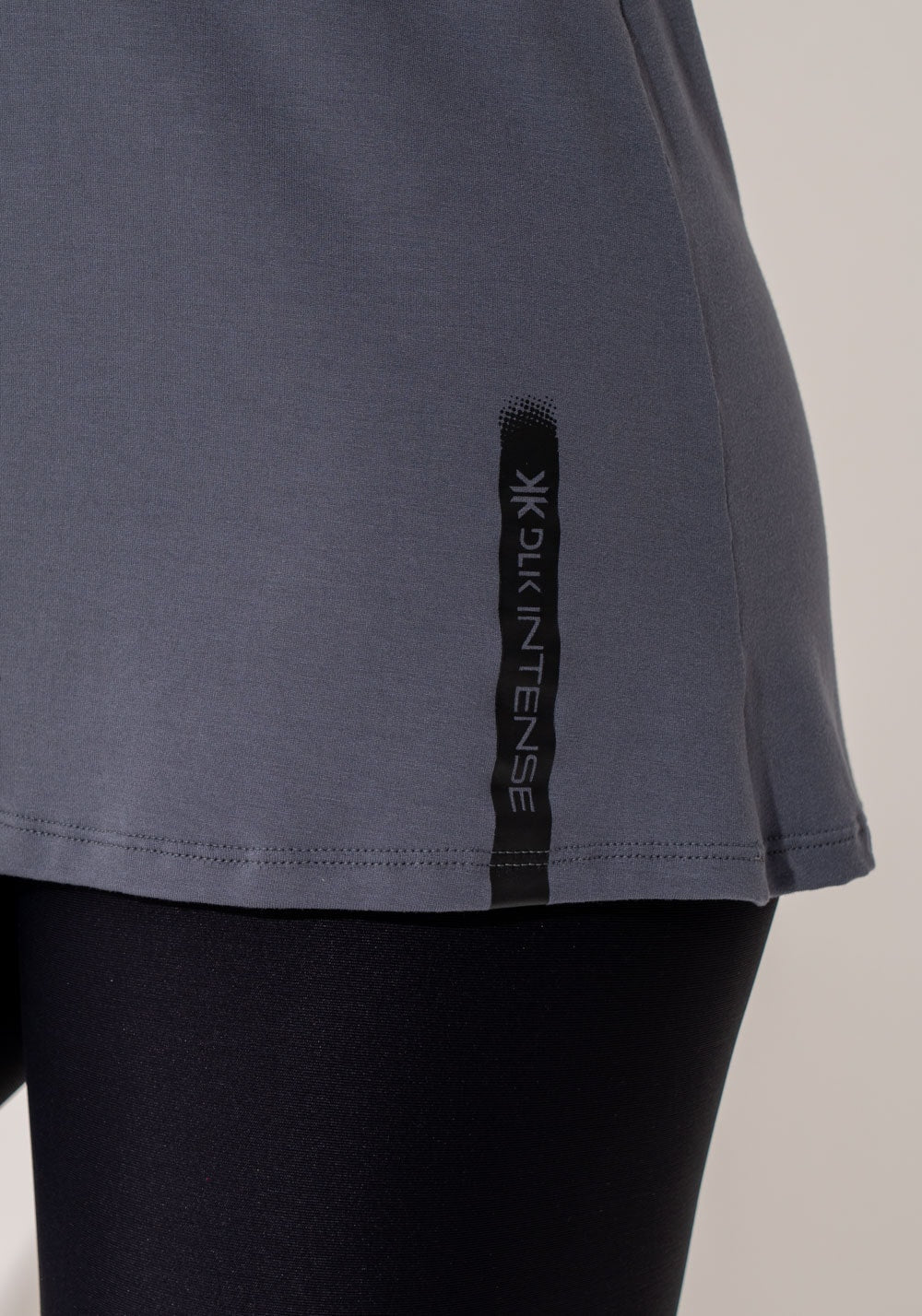 Blusa fitness feminina cinza chumbo viscolycra com silk intense