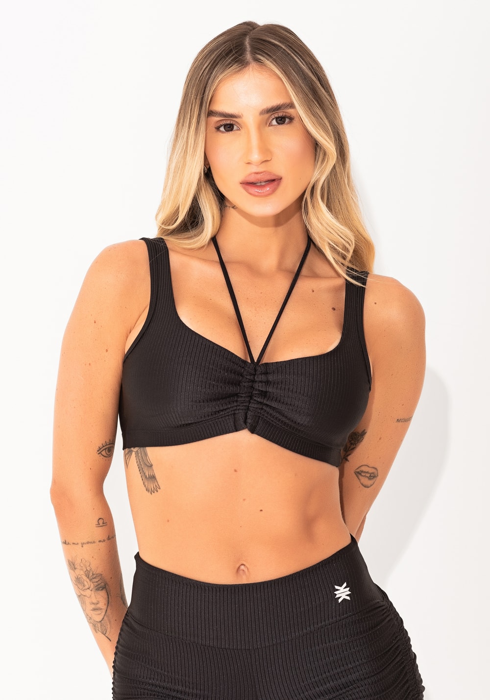 Top fitness feminino preto canelado com amarração elegance